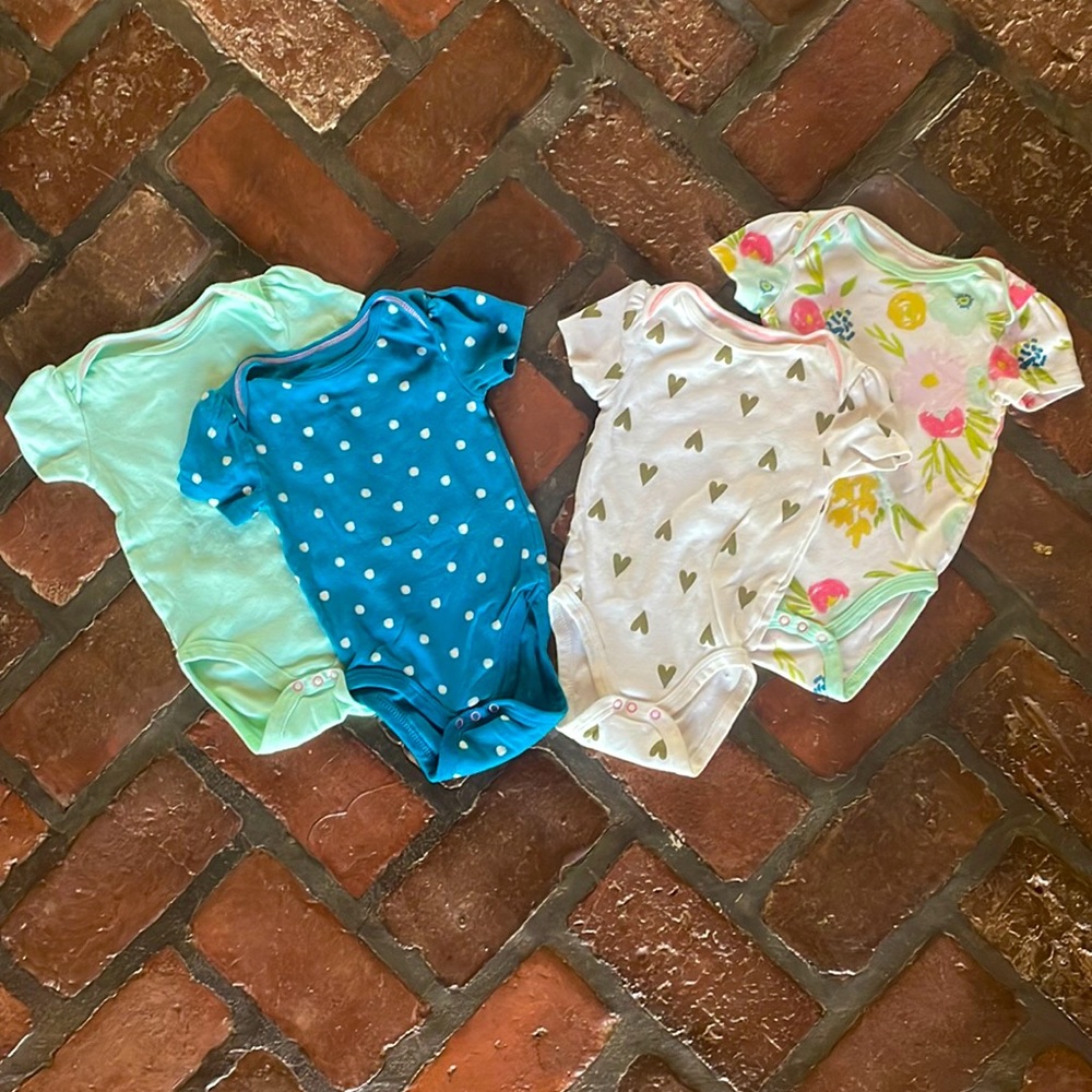 *Bundle* 4 Cloud Island Girl Onesies : 6-9 months
